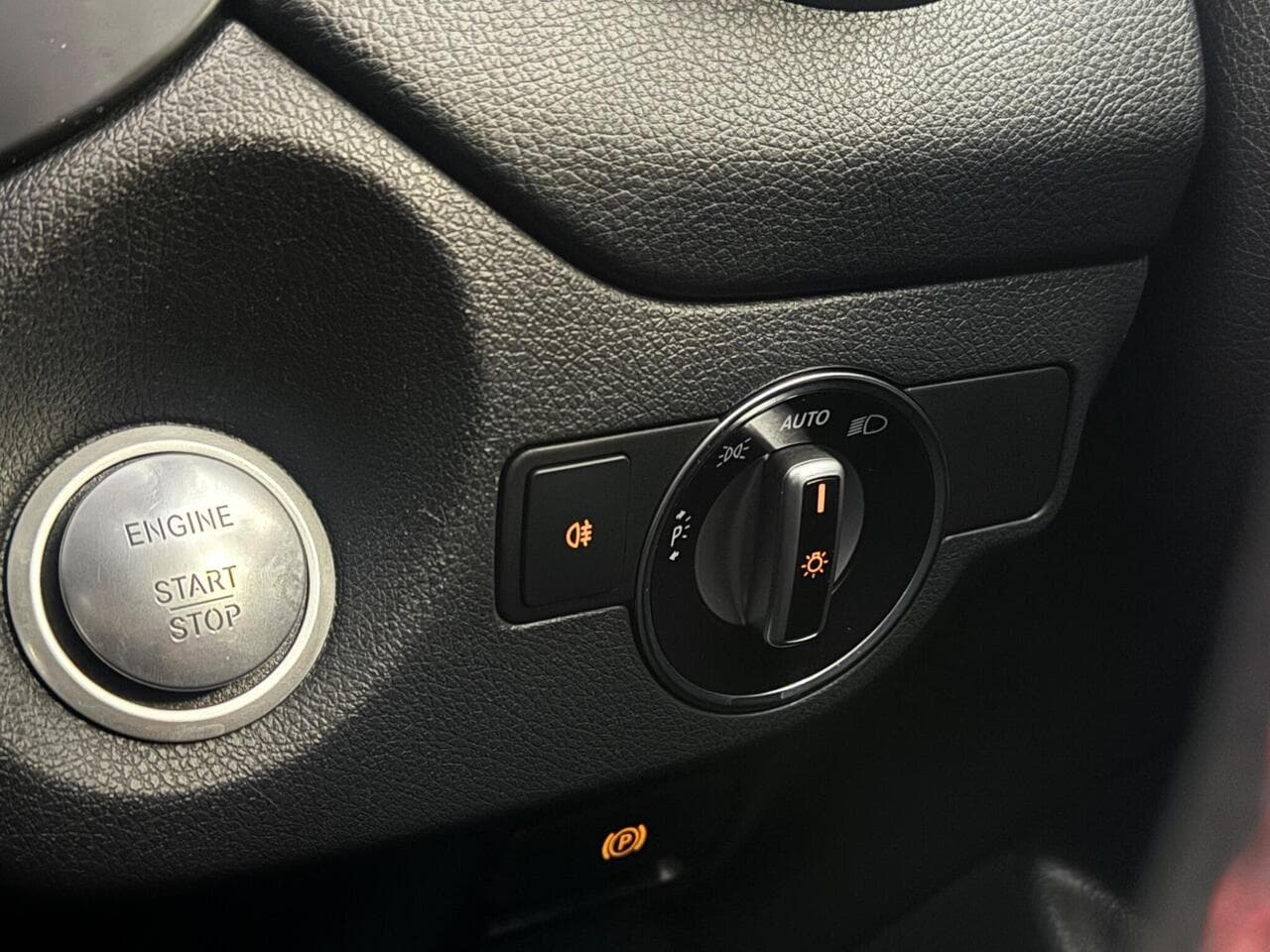 Mercedes-Benz GLA thumbnail Misc Controls