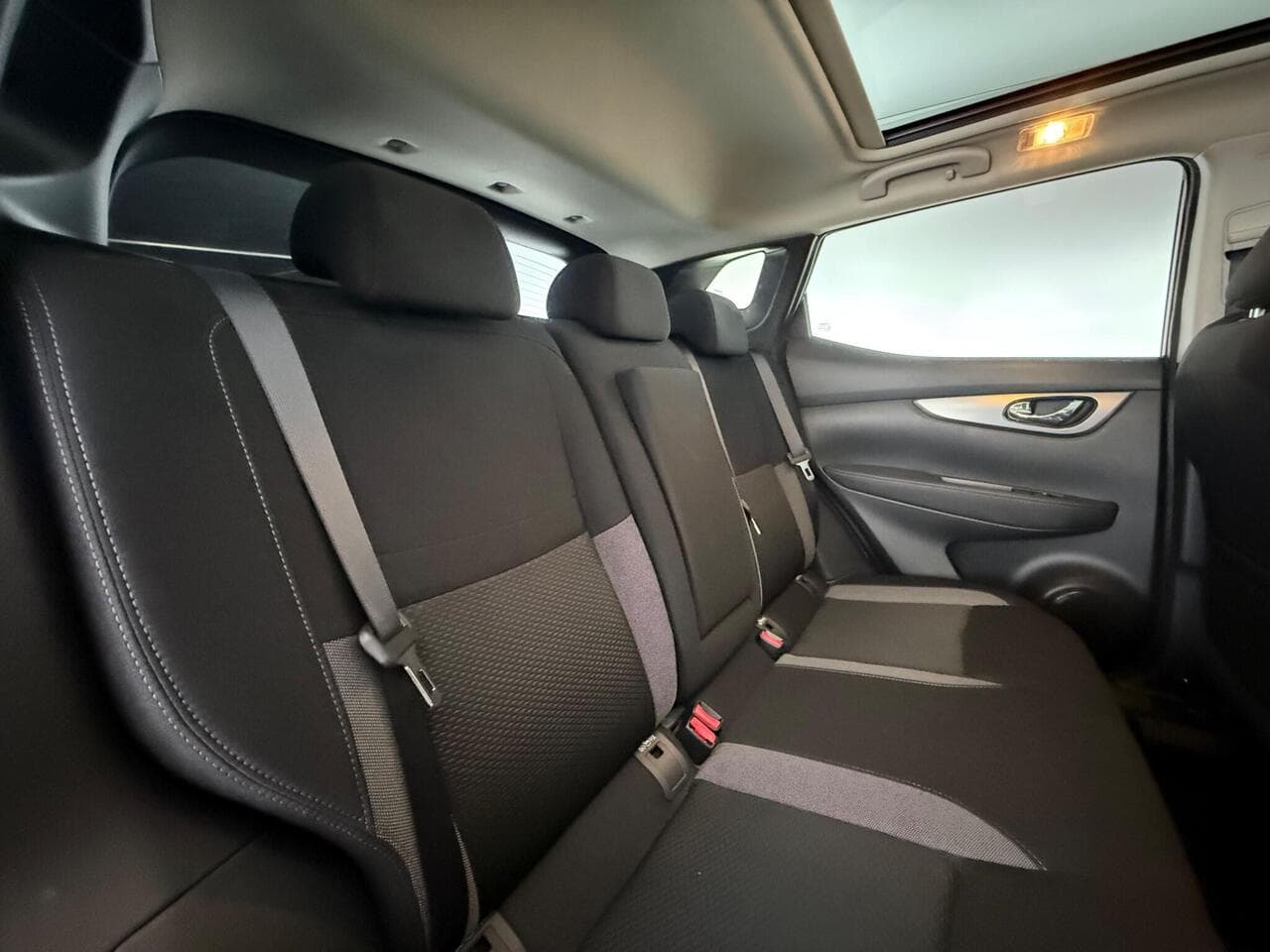 Nissan Qashqai thumbnail Seats Rear