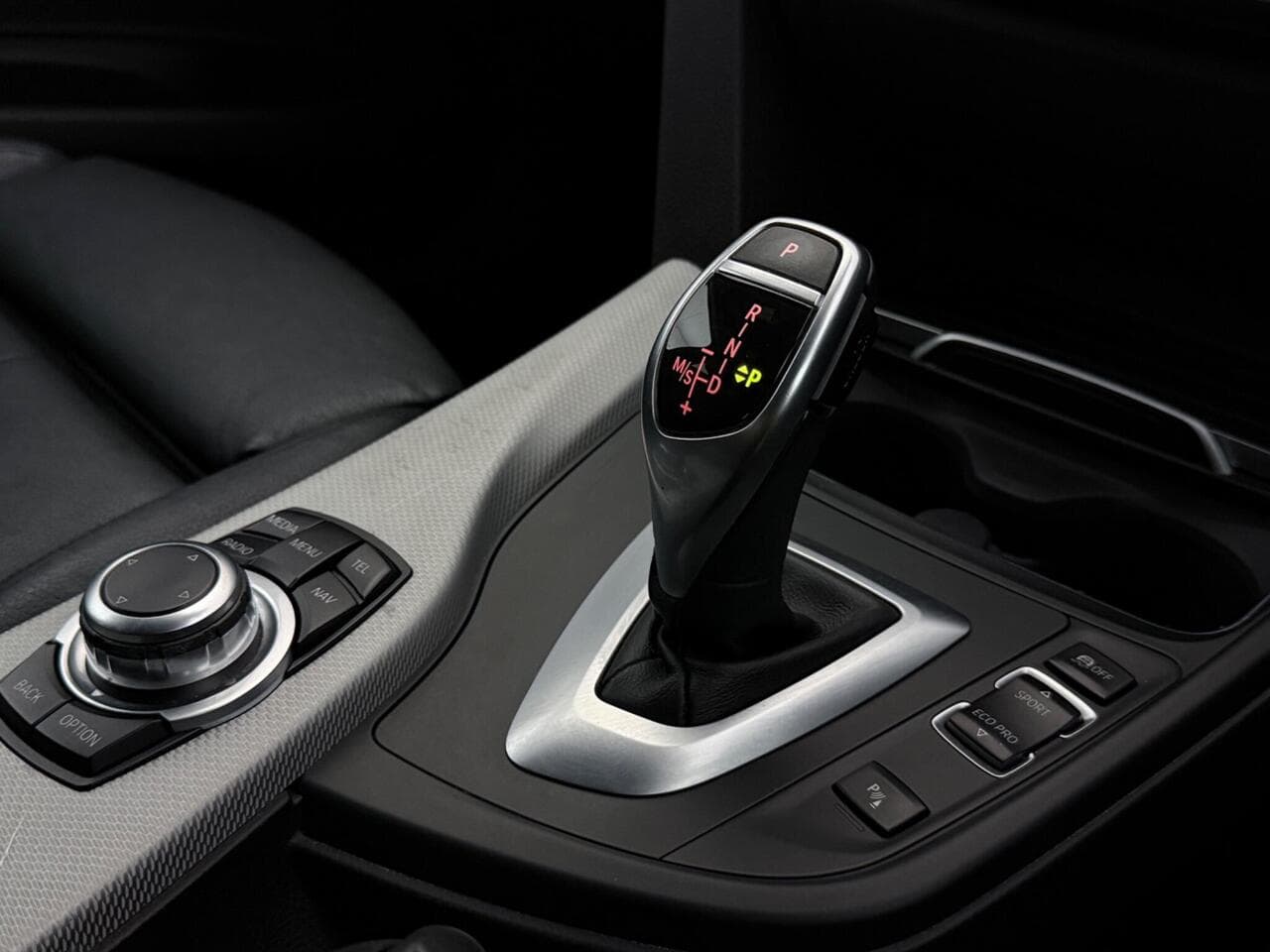 BMW 3 Series Gran Turismo thumbnail Interior Front