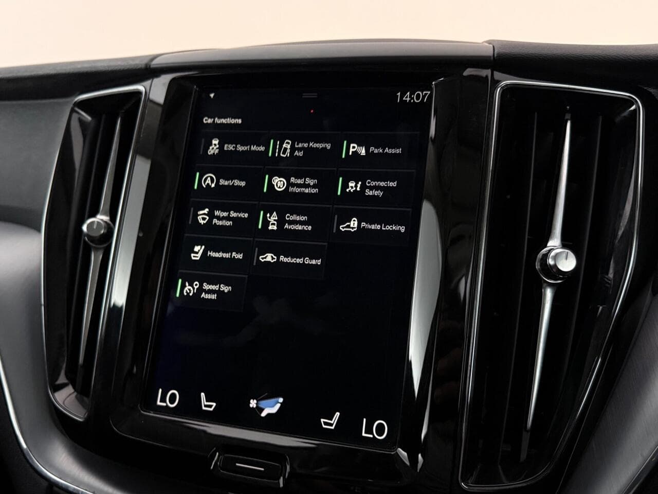 Volvo XC60 thumbnail Infotainment System