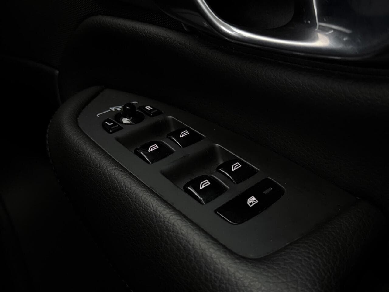 Volvo XC90 thumbnail Misc Controls