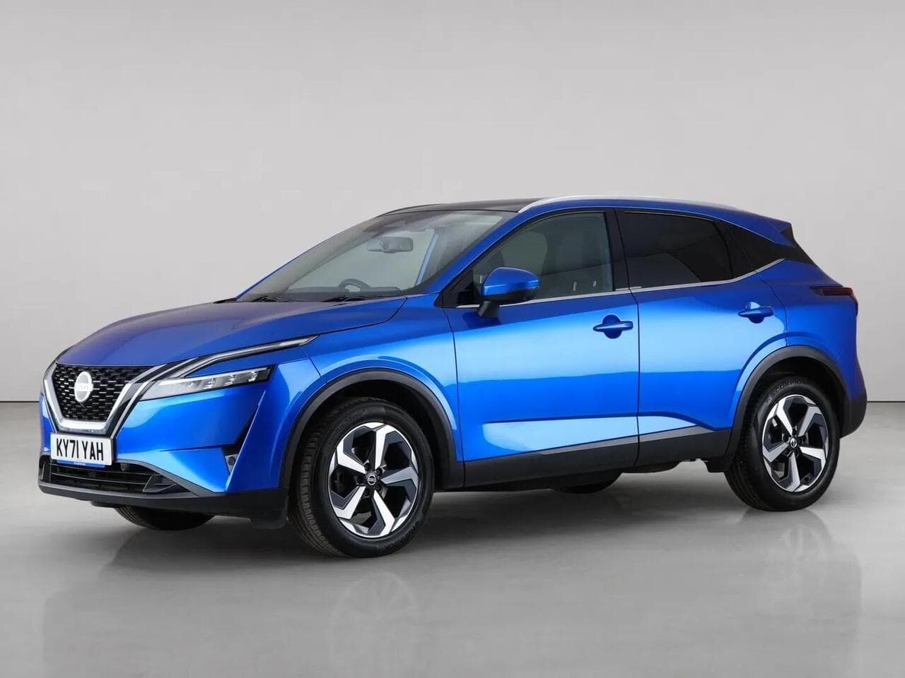 Nissan Qashqai thumbnail Front Left