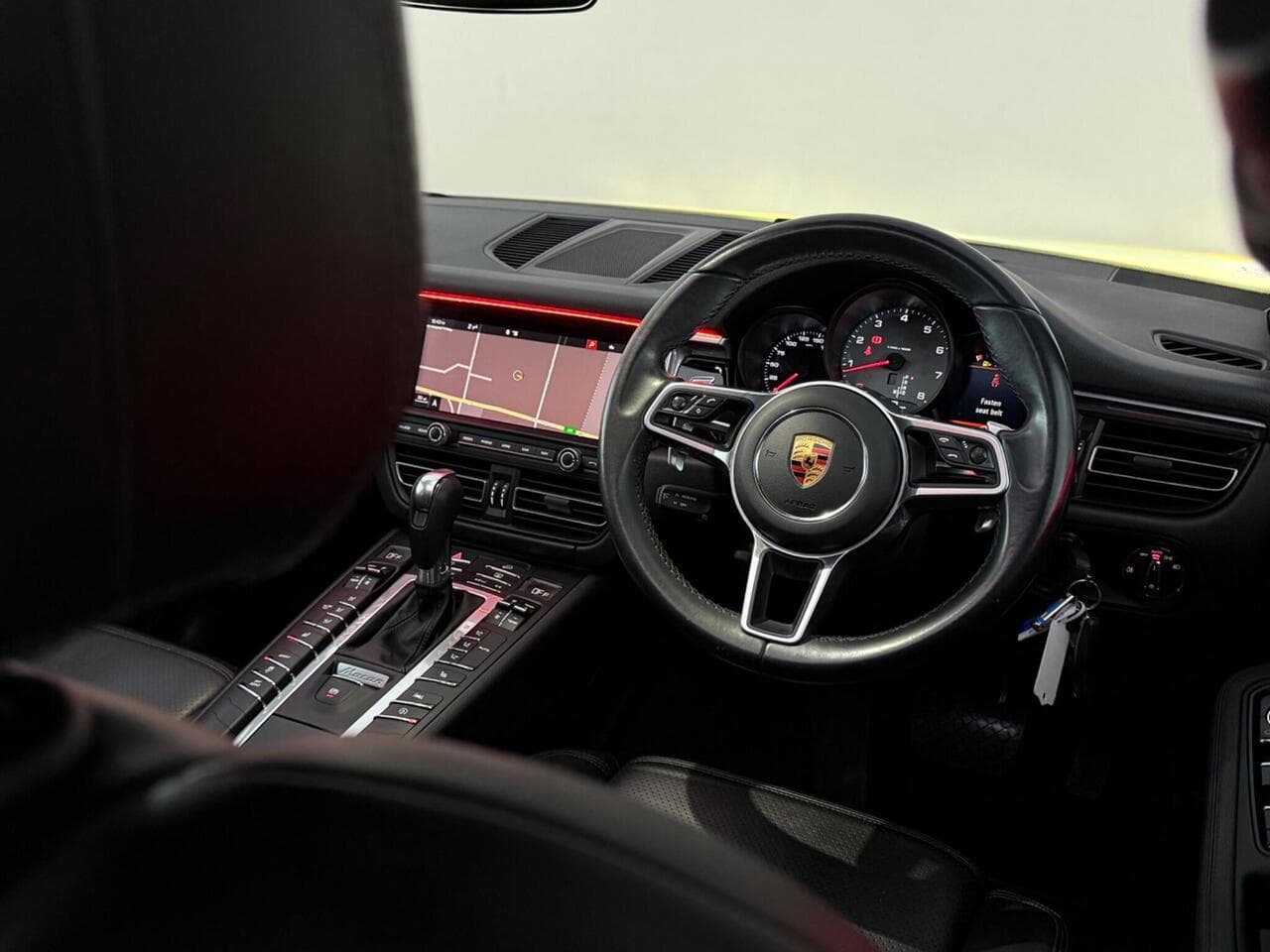 Porsche Macan thumbnail Interior Front