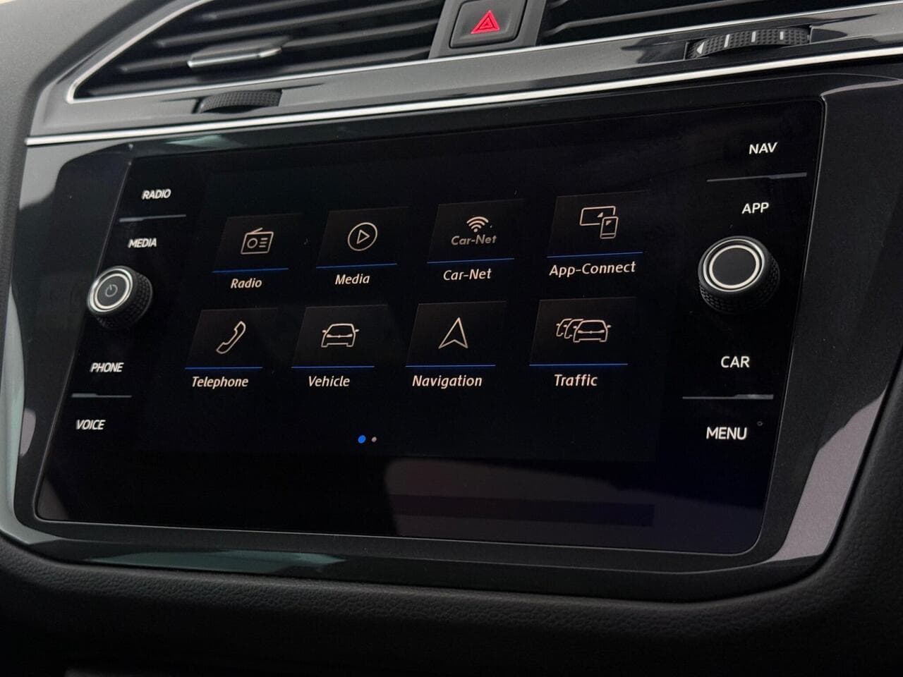 Volkswagen Tiguan thumbnail Infotainment System