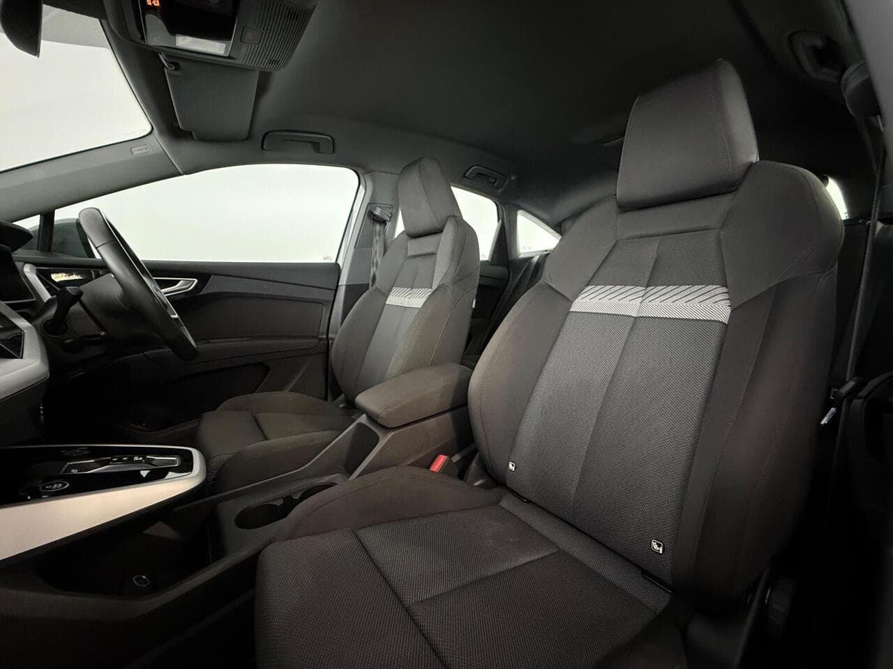 Audi Q4 e-tron thumbnail Seat Front Passenger