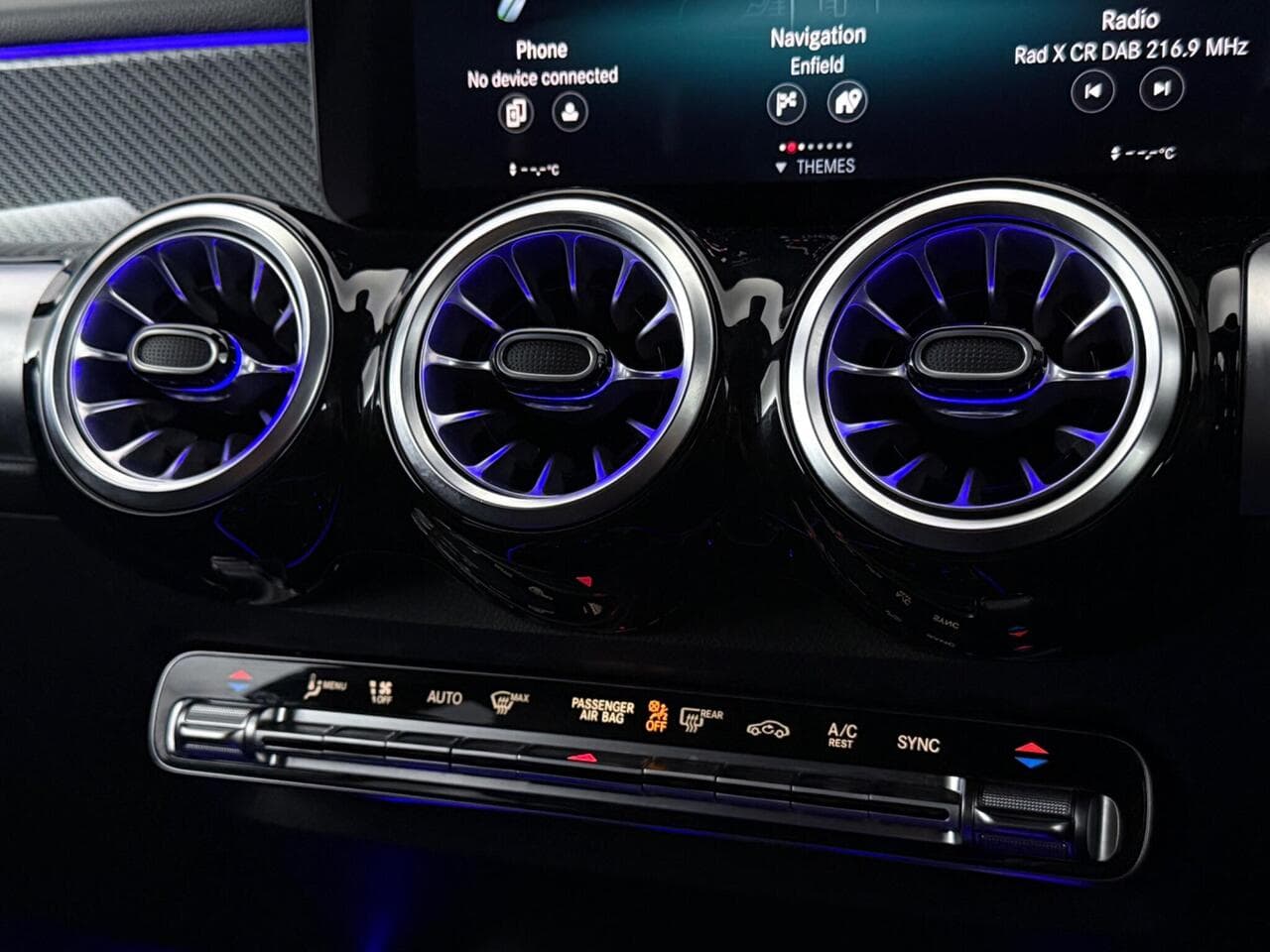 Mercedes-Benz GLB thumbnail Infotainment System