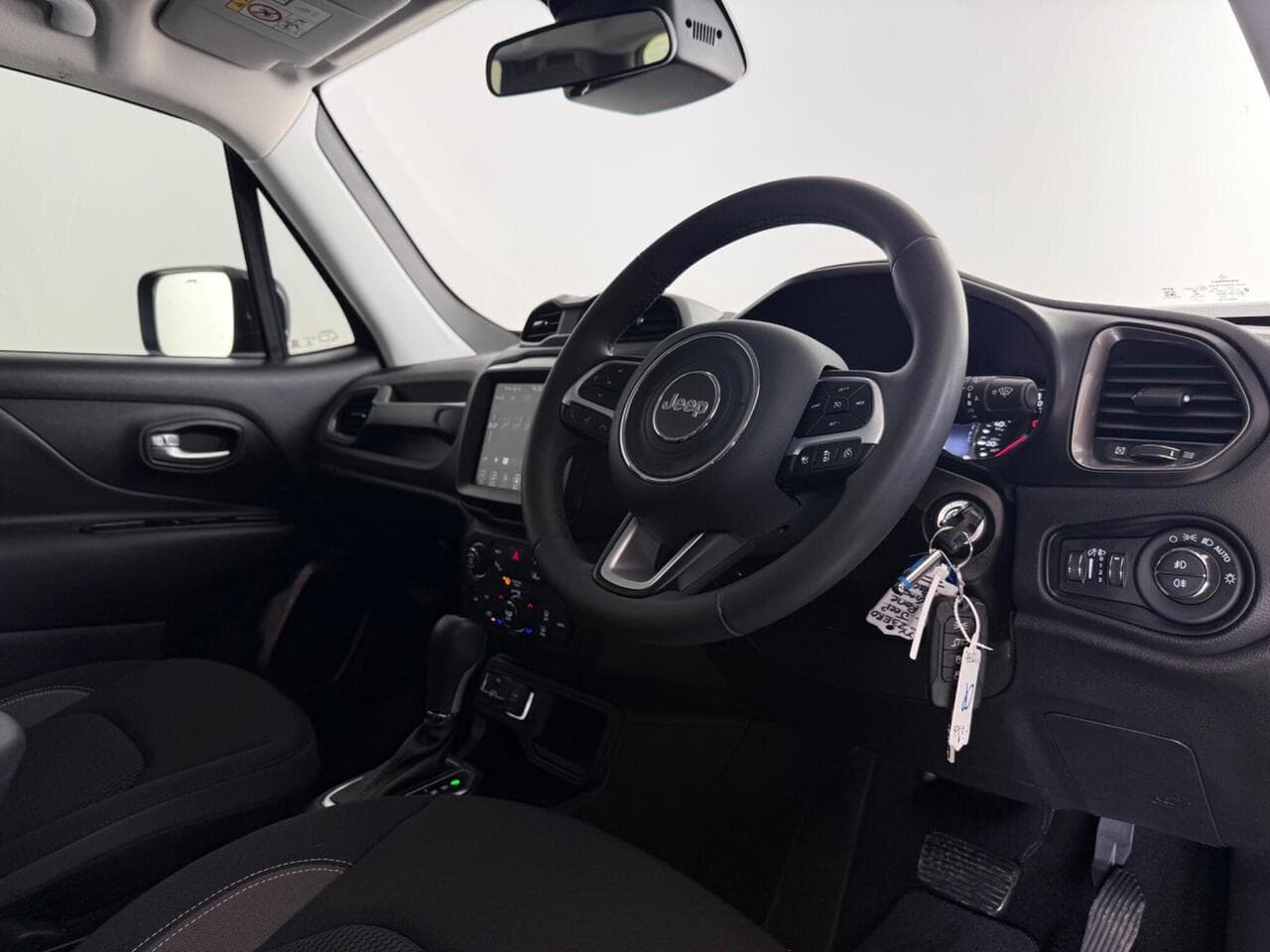 Jeep Renegade thumbnail Interior Front