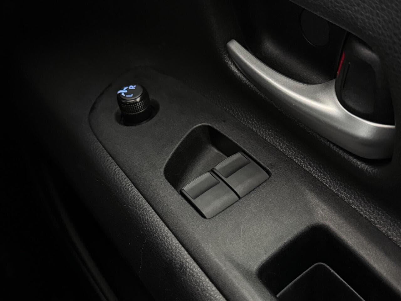 Toyota Aygo X thumbnail Misc Controls