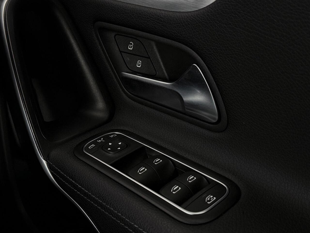 Mercedes-Benz CLA thumbnail Misc Controls