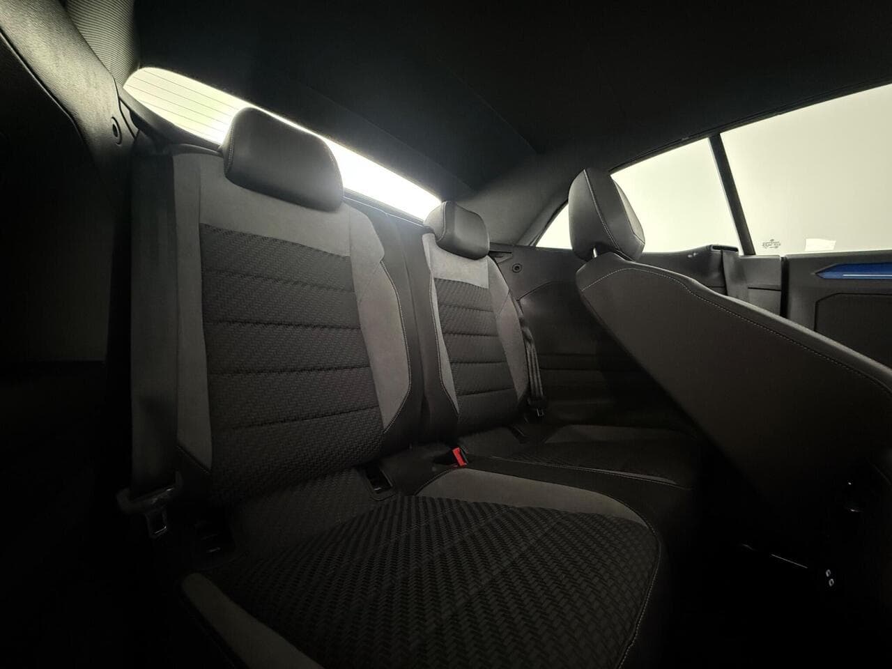 Volkswagen T-Roc thumbnail Seats Rear