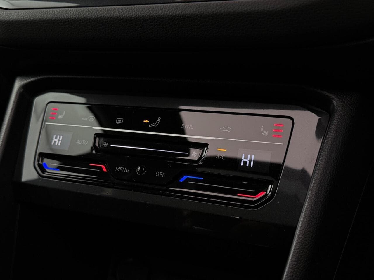 Volkswagen Tiguan thumbnail Infotainment System