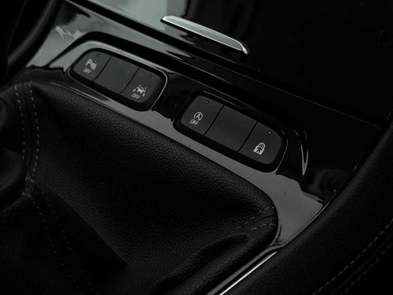Vauxhall Grandland thumbnail Misc Controls