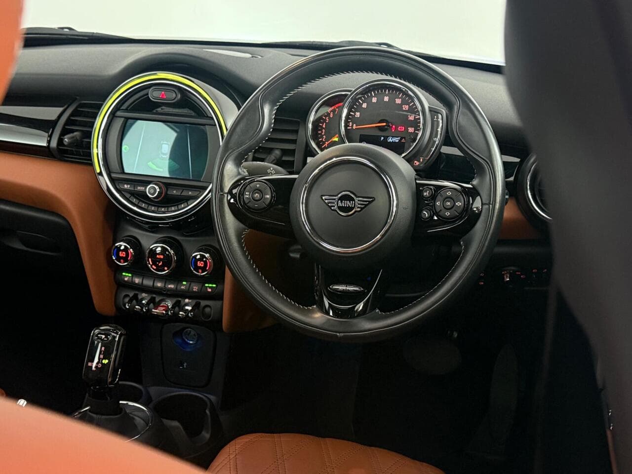 MINI Hatch thumbnail Steering Wheel