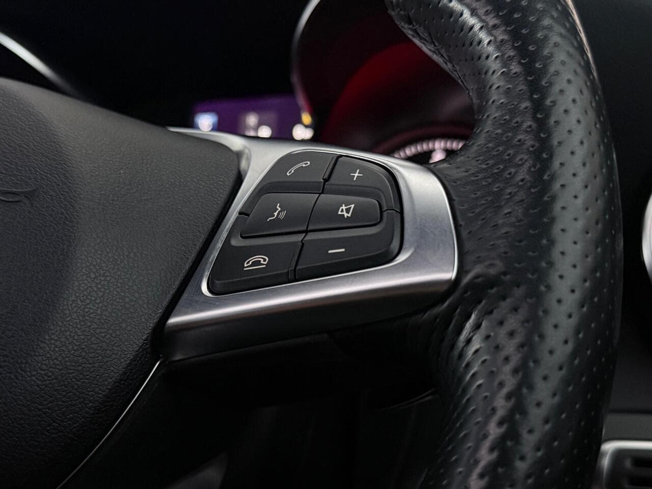 Mercedes-Benz GLC thumbnail Misc Controls