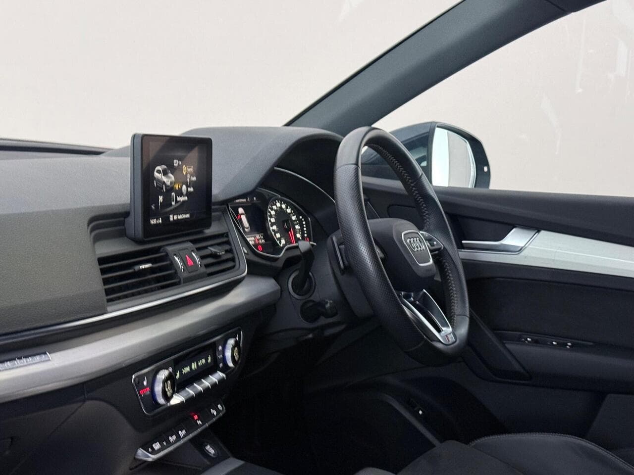 Audi Q5 thumbnail Interior Front