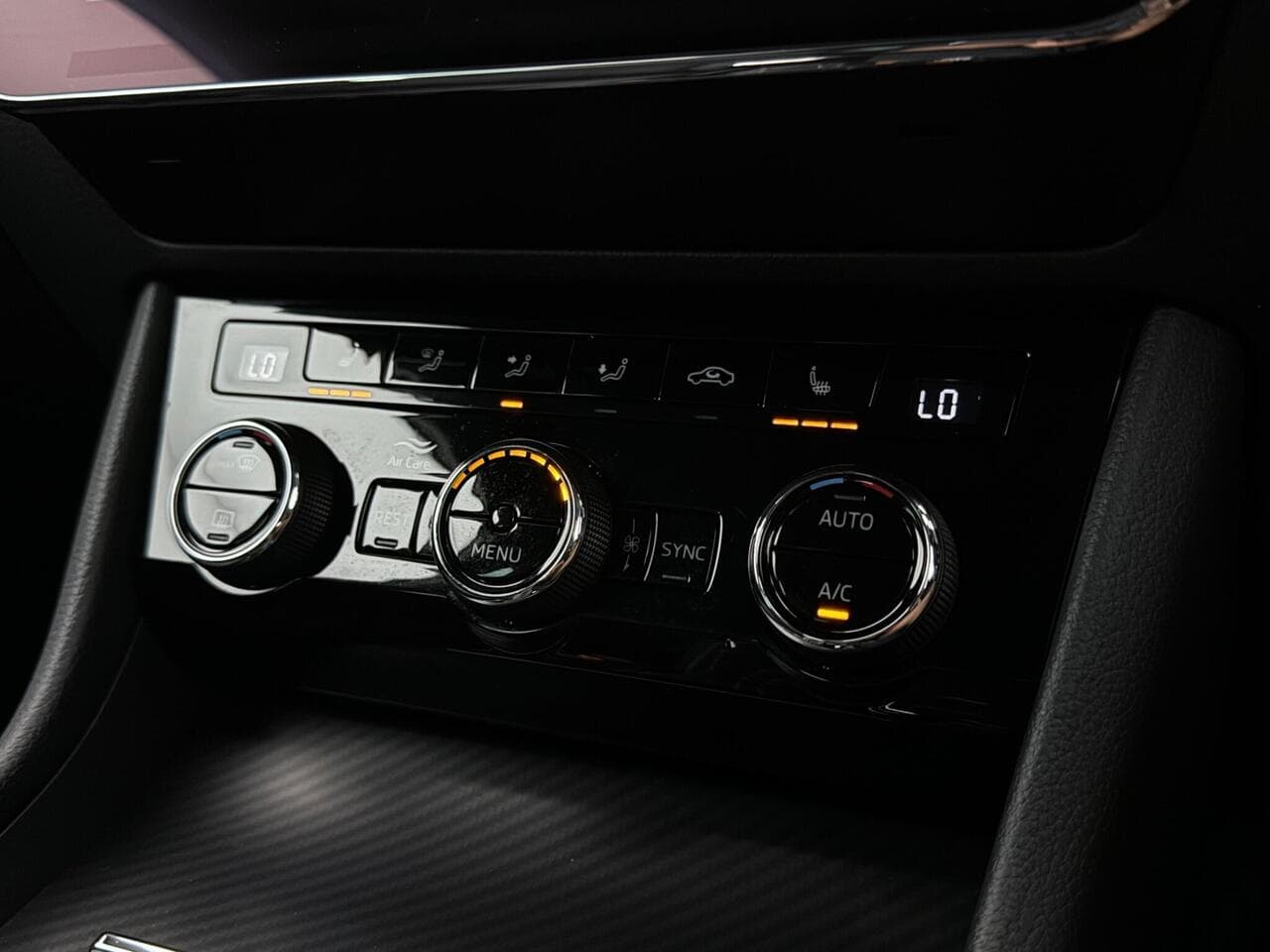 Skoda Superb thumbnail Misc Controls
