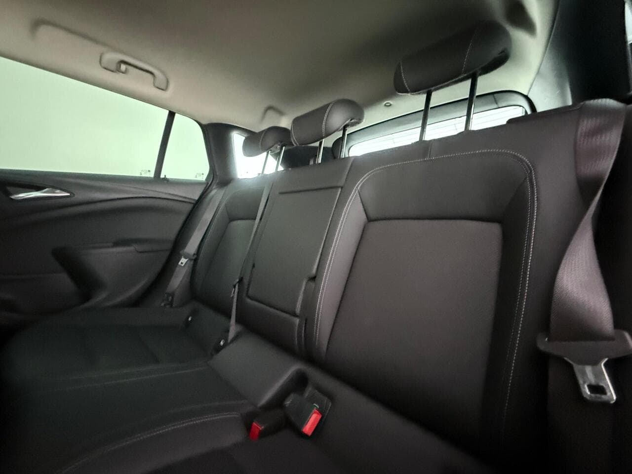 Vauxhall Astra thumbnail Seats Rear