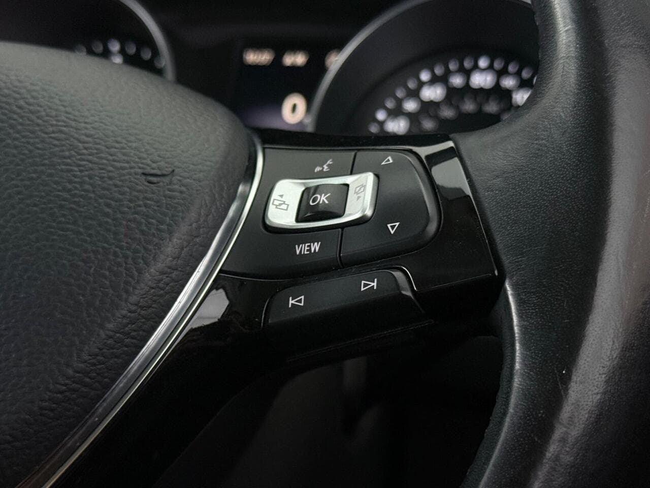 Volkswagen Tiguan thumbnail Misc Controls
