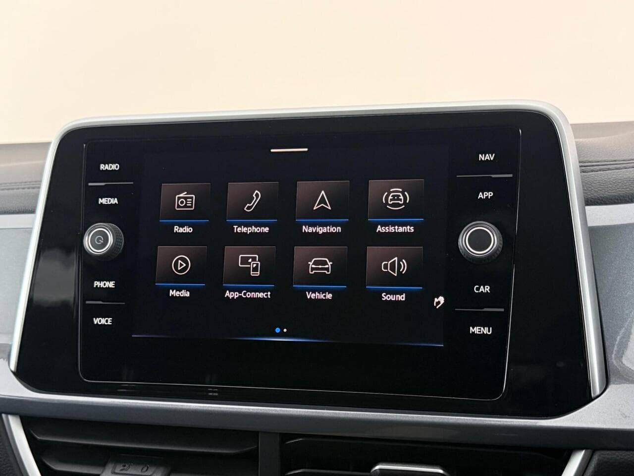 Volkswagen T-Roc thumbnail Infotainment System