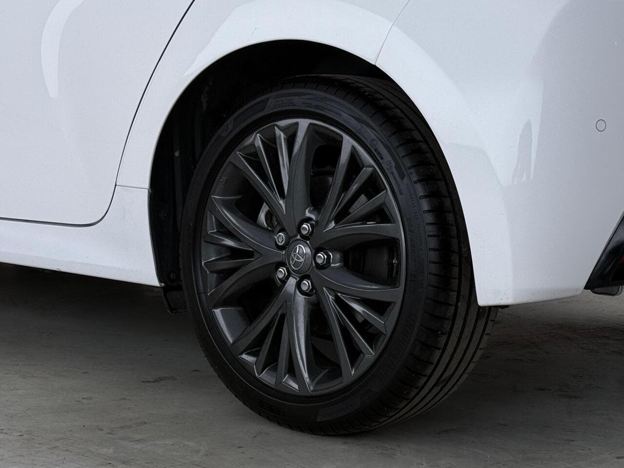 Toyota Yaris thumbnail Wheel
