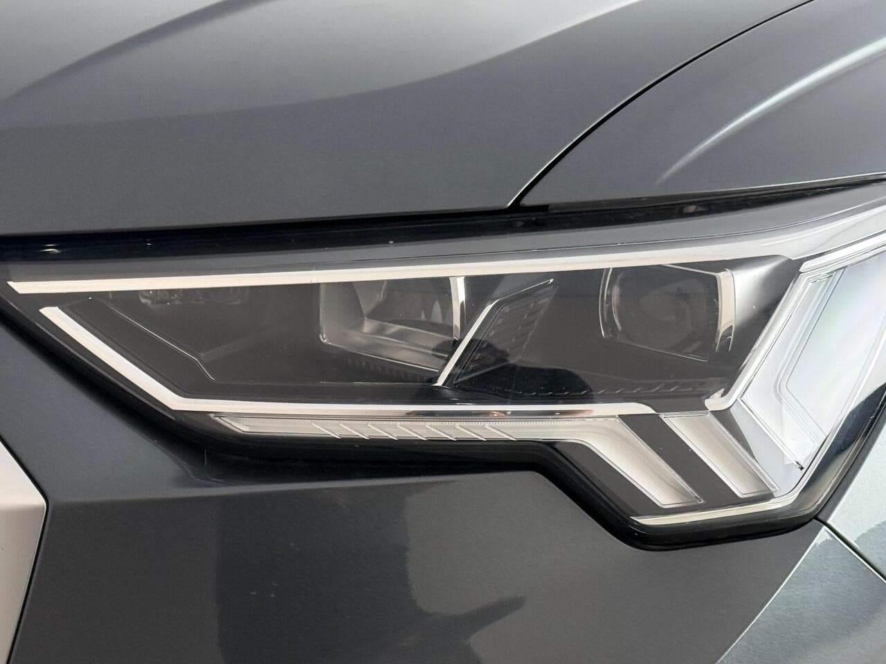 Audi Q3 thumbnail Lights Front