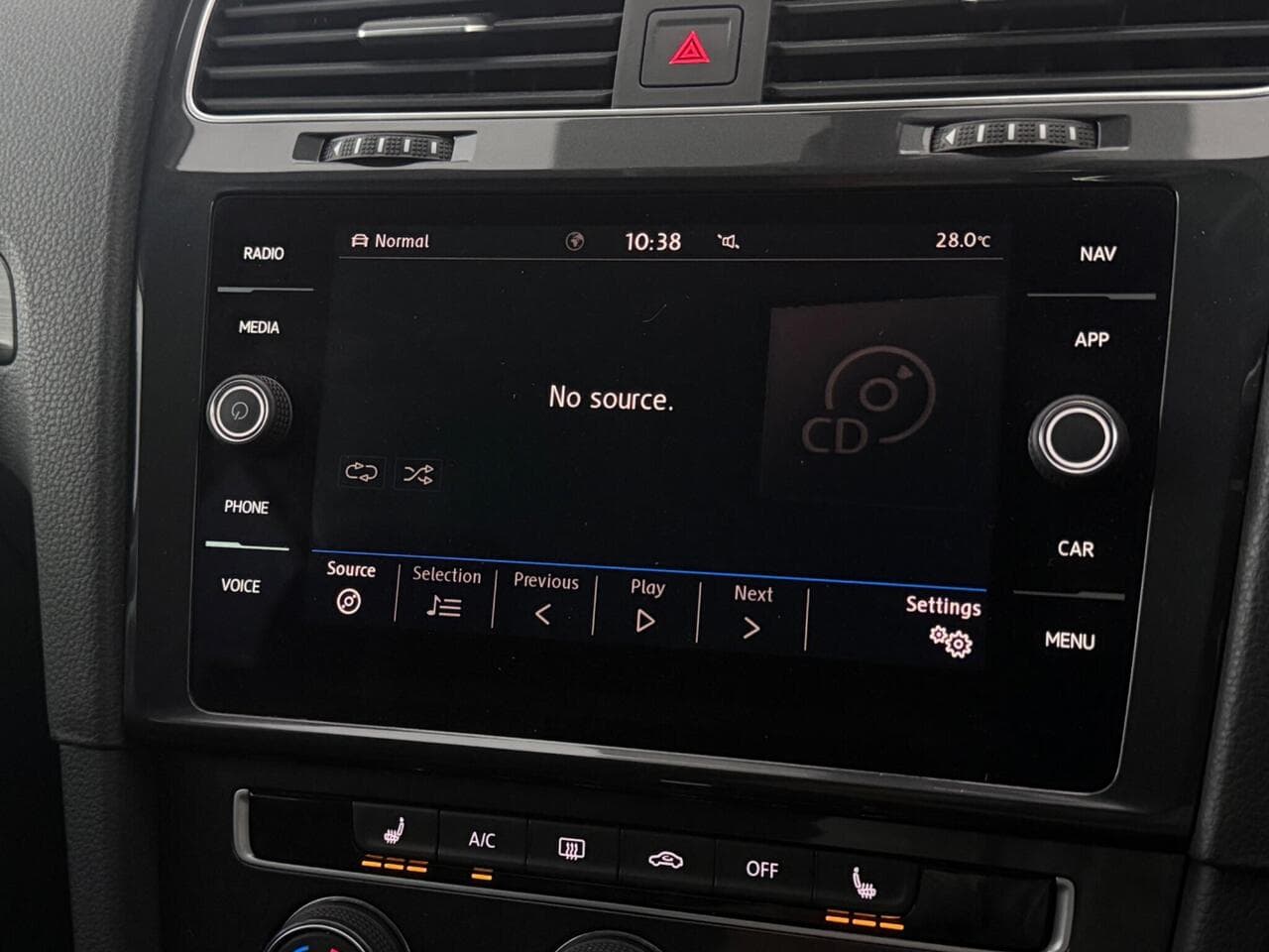 Volkswagen Golf thumbnail Infotainment System