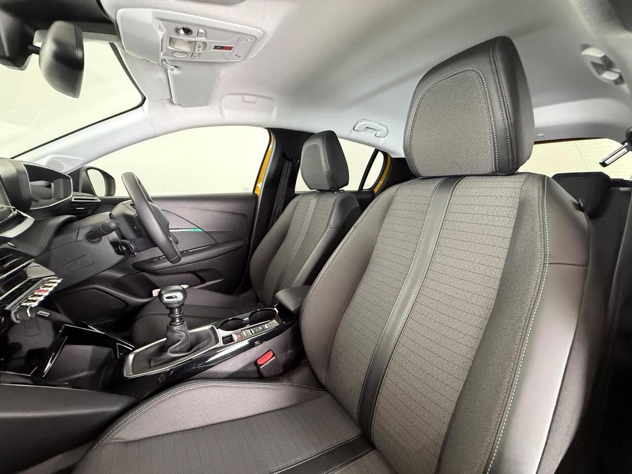 Peugeot 208 thumbnail Seat Front Passenger