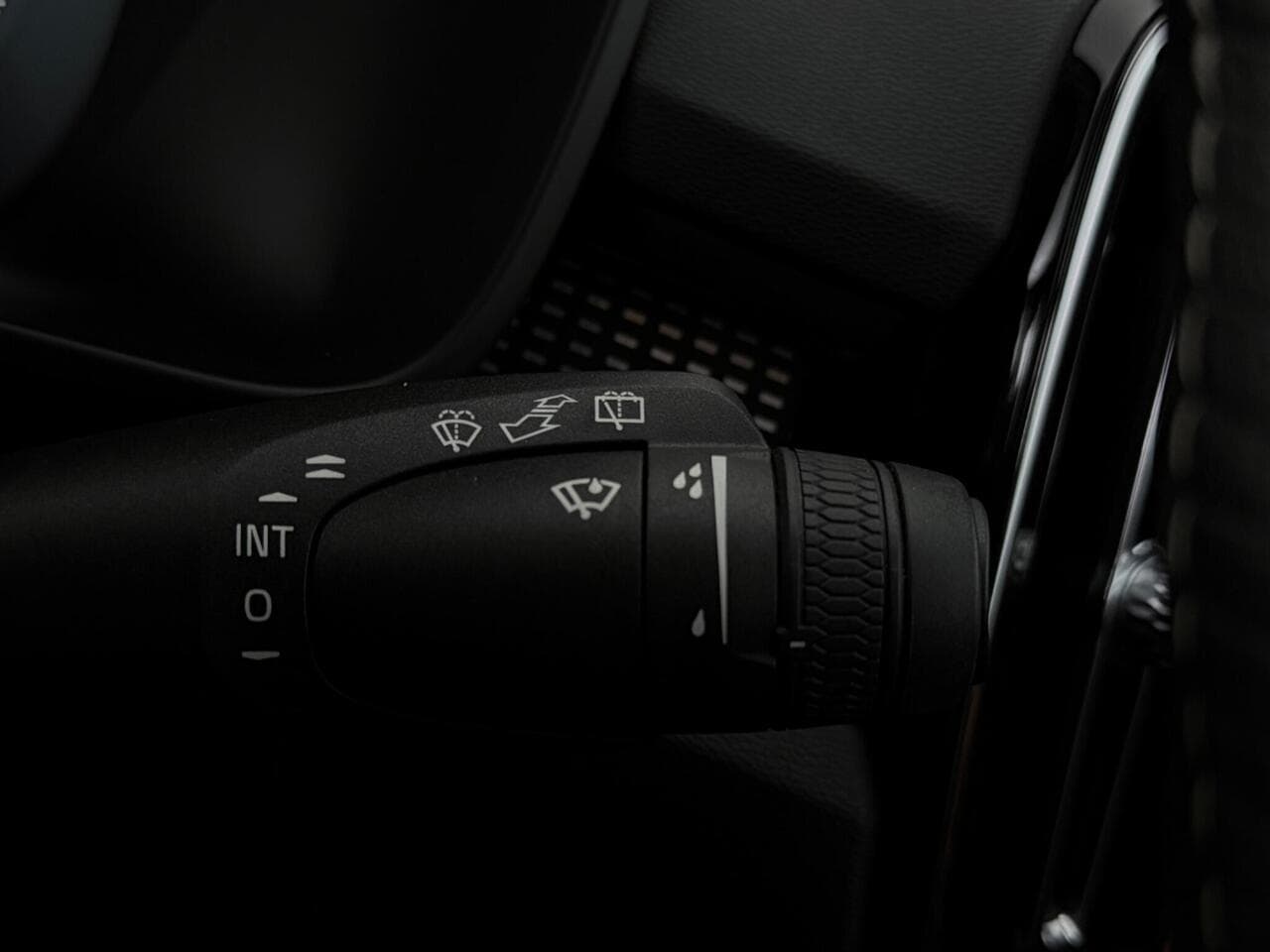 Volvo XC40 thumbnail Misc Controls