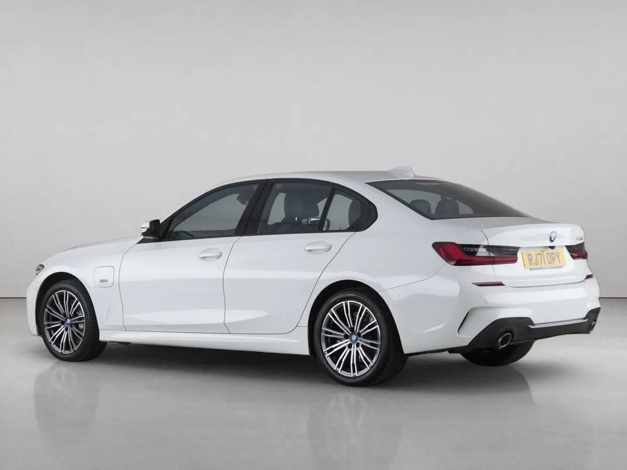 BMW 3 Series thumbnail Rear Left