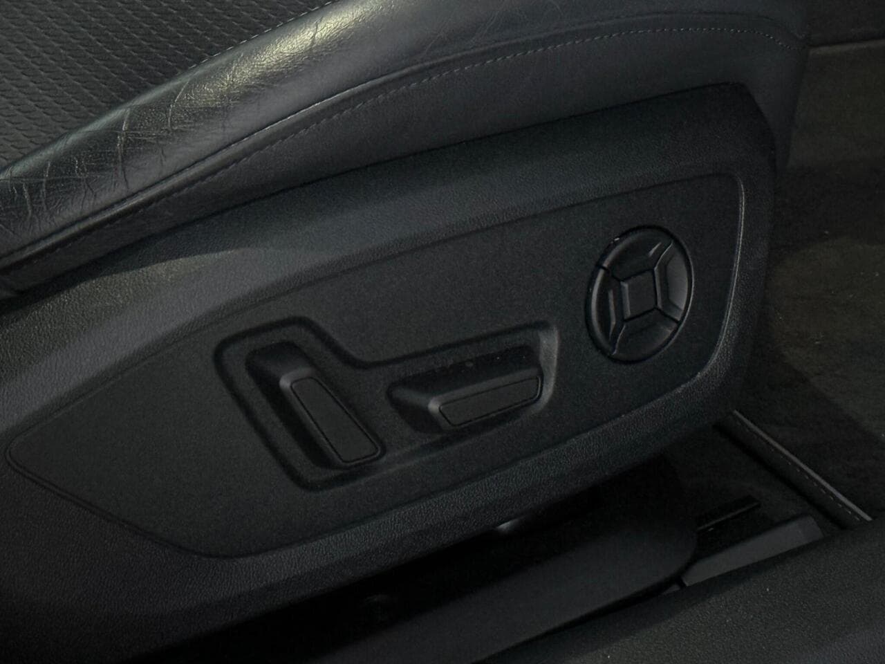 Audi A6 Saloon thumbnail Misc Controls