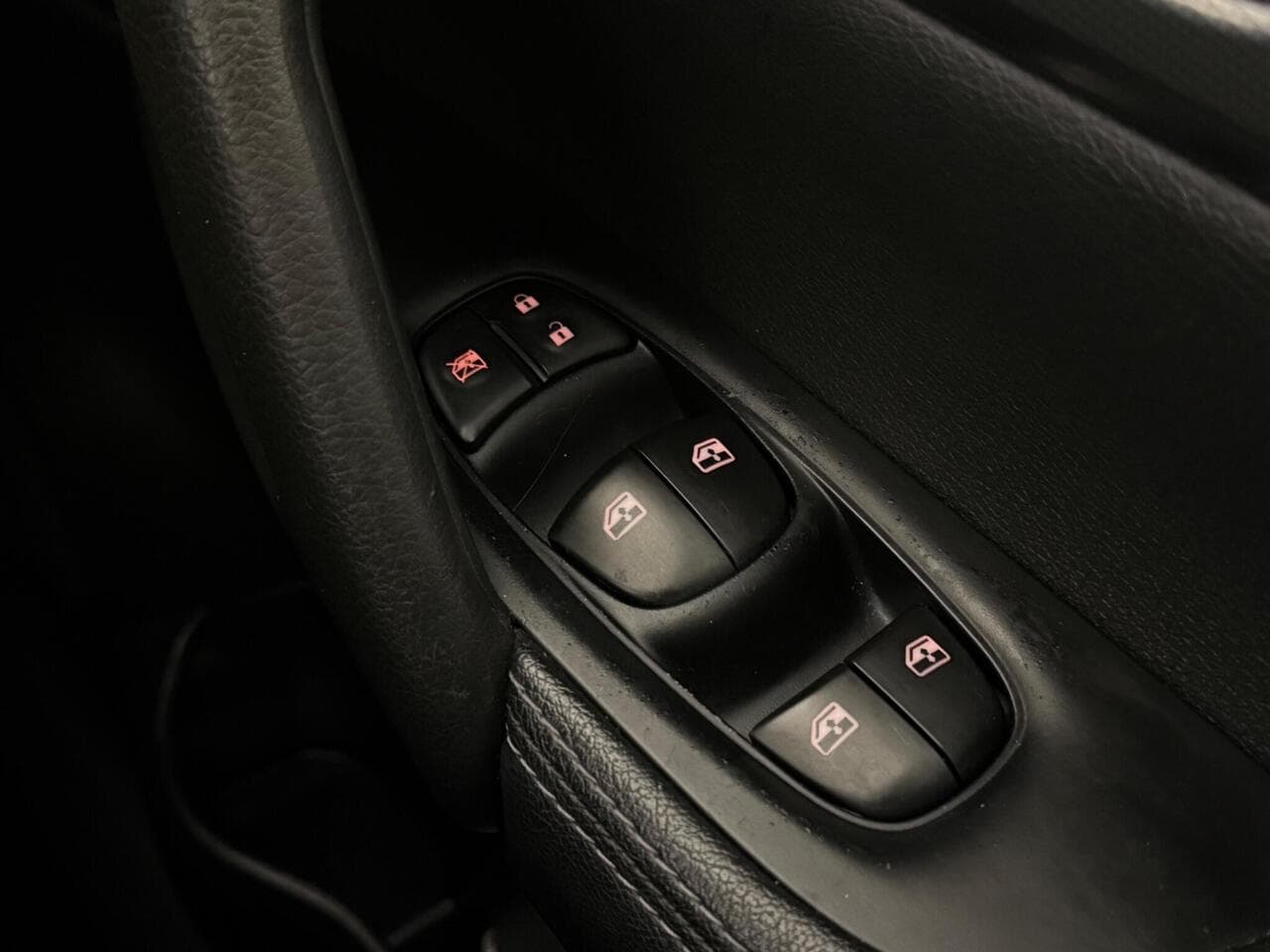 Nissan Qashqai thumbnail Misc Controls