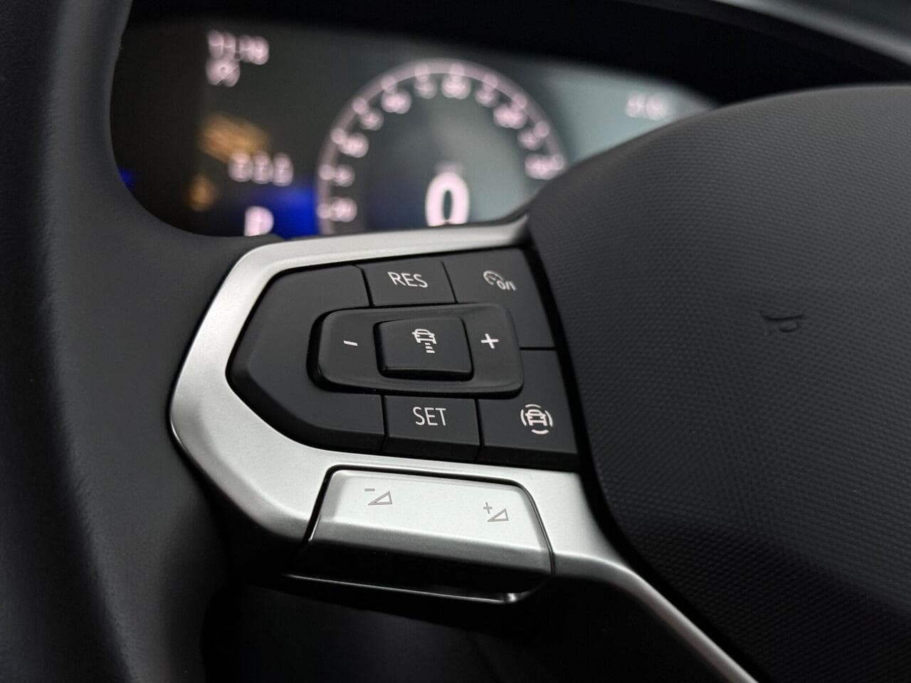 Volkswagen T-Roc thumbnail Misc Controls