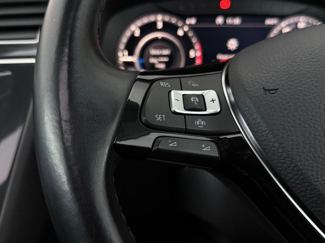 Volkswagen Tiguan Allspace thumbnail Misc Controls