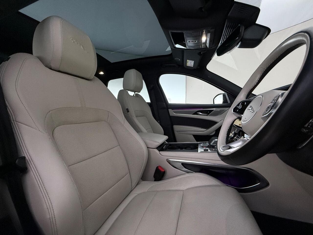 Jaguar F-PACE thumbnail Seat Driver