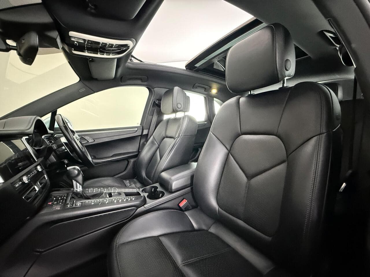 Porsche Macan thumbnail Seat Front Passenger