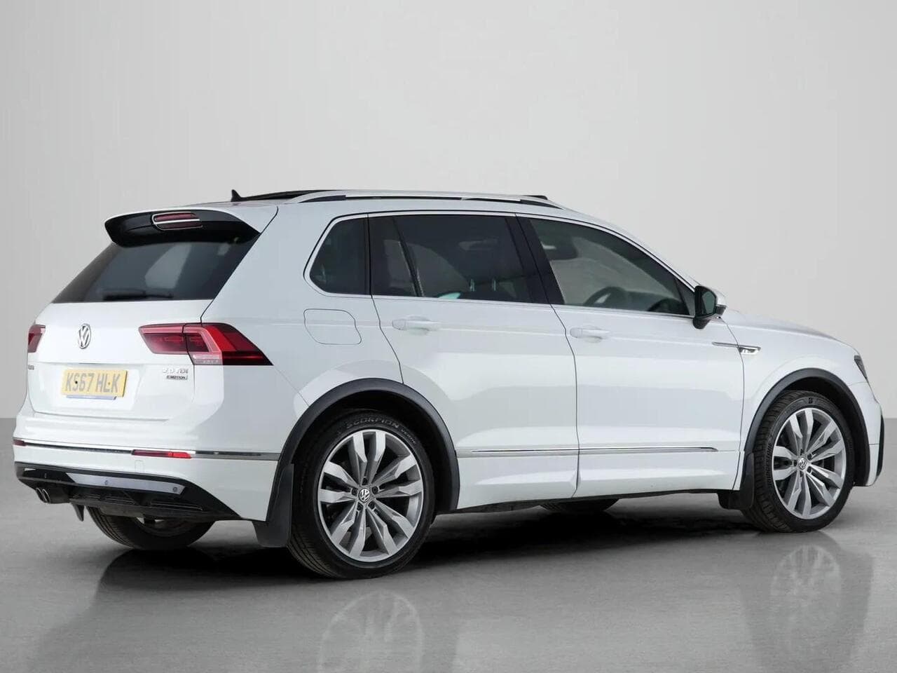 Volkswagen Tiguan thumbnail Rear Right