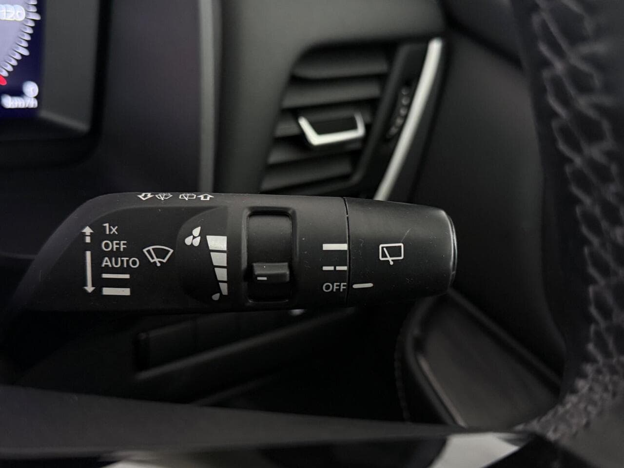 Nissan Qashqai thumbnail Misc Controls