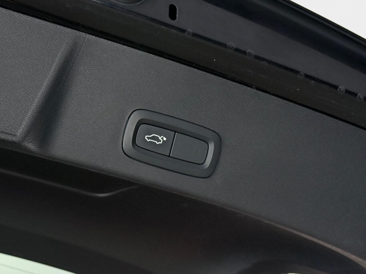 Volvo XC40 thumbnail Misc Controls
