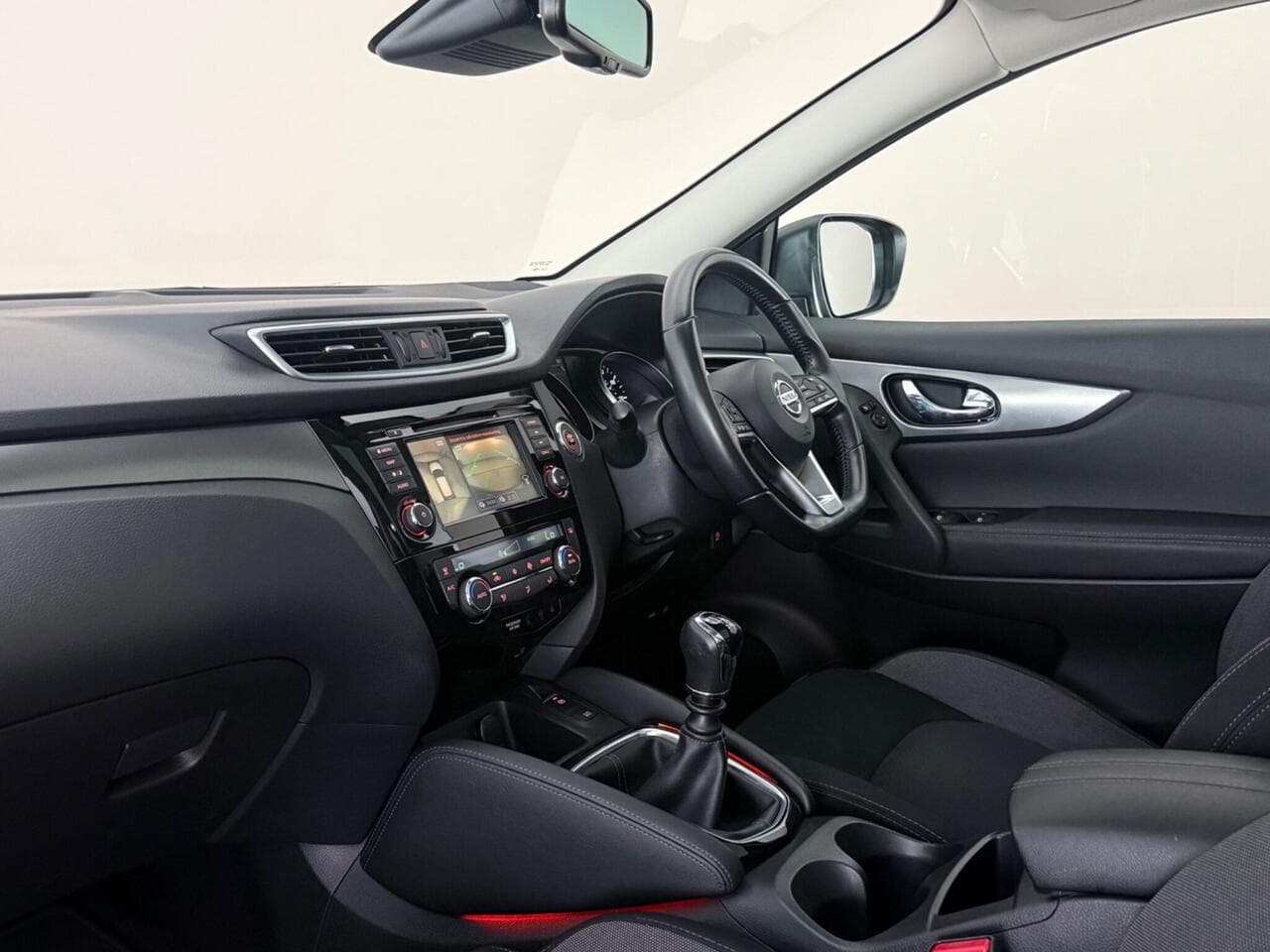 Nissan Qashqai thumbnail Interior Front