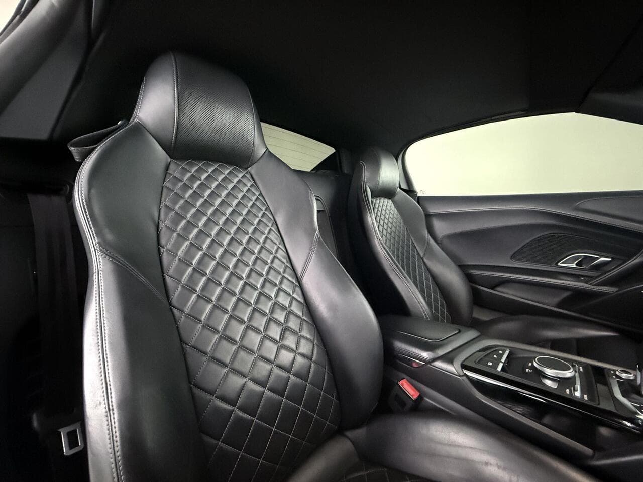 Audi R8 thumbnail Seat Driver