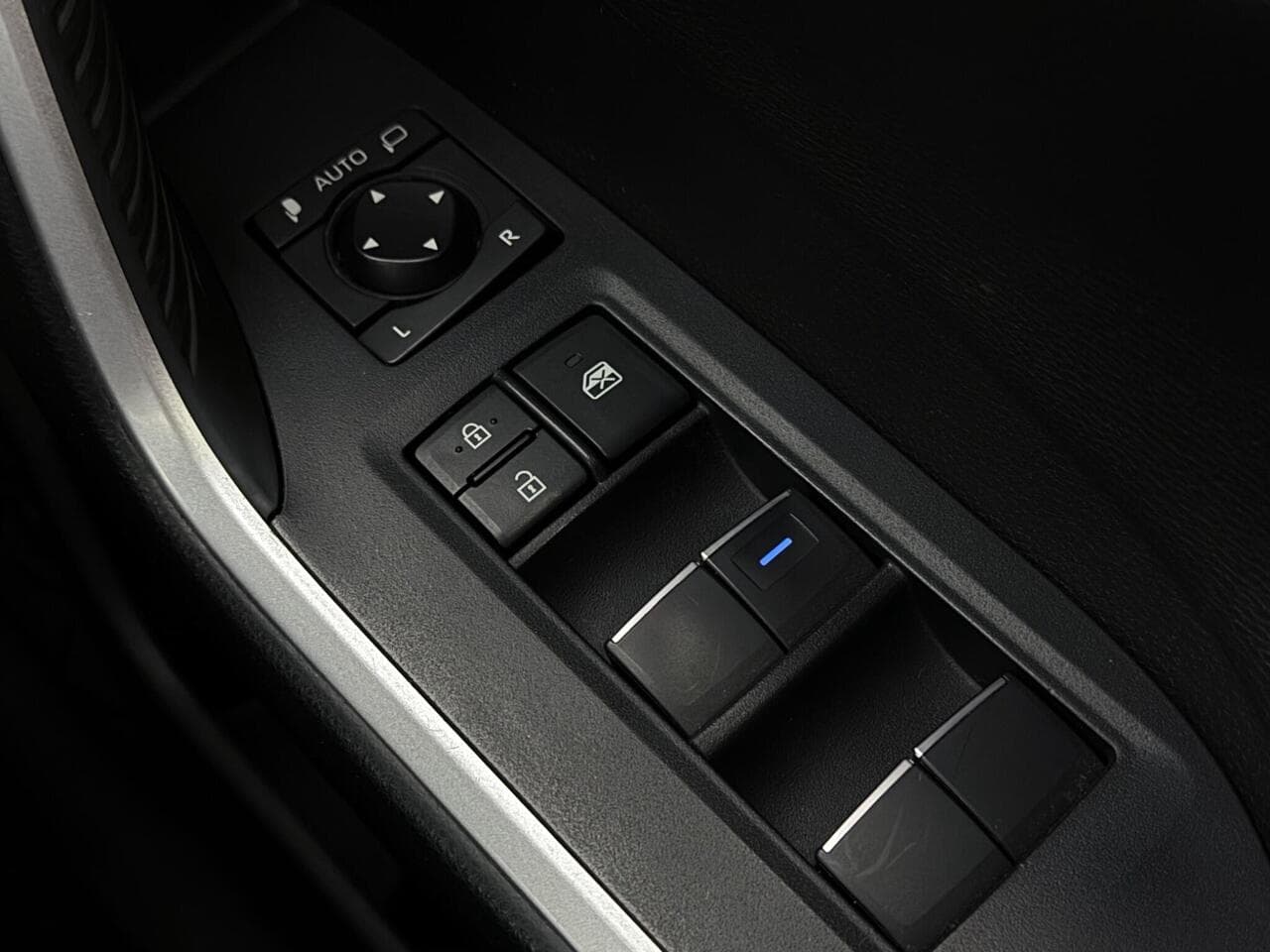 Toyota RAV4 thumbnail Misc Controls