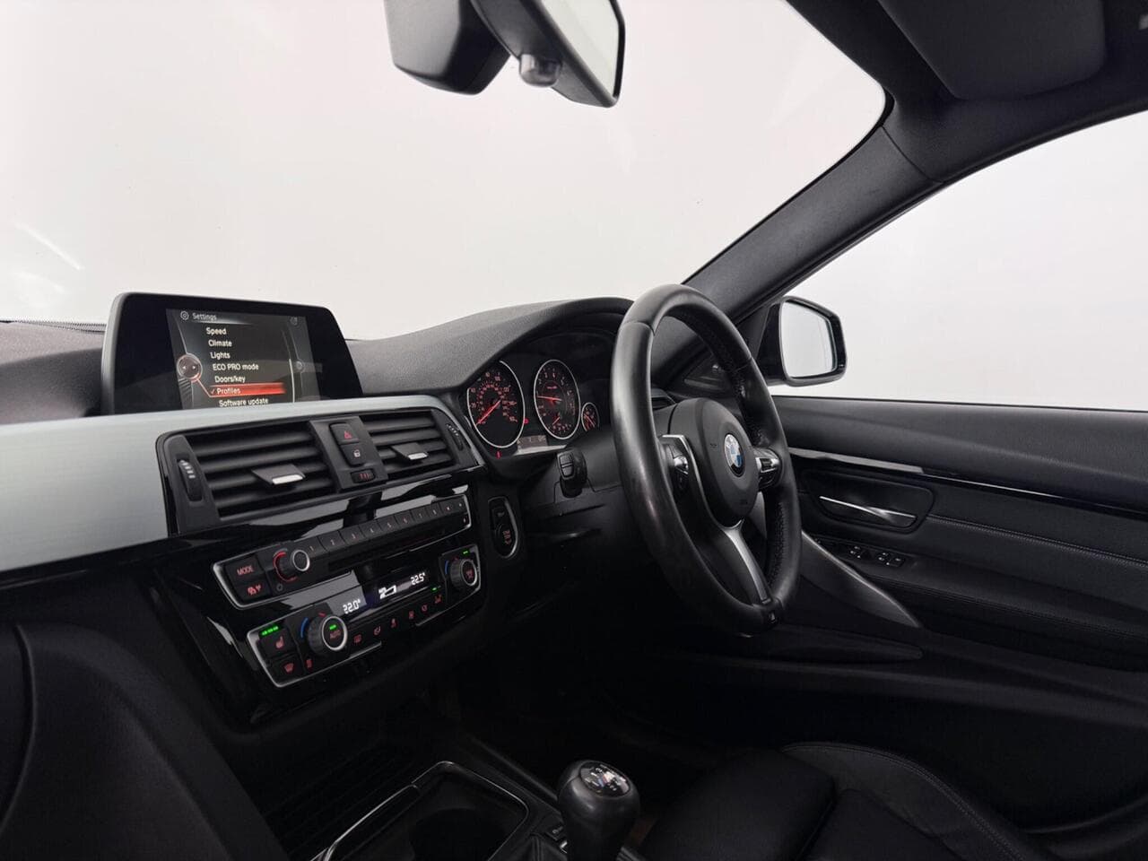 BMW 3 Series thumbnail Interior Front