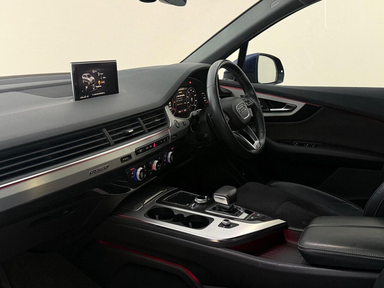 Audi Q7 thumbnail Interior Front