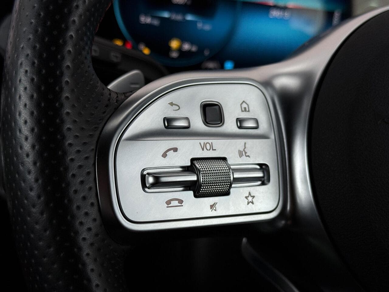 Mercedes-Benz B Class thumbnail Misc Controls