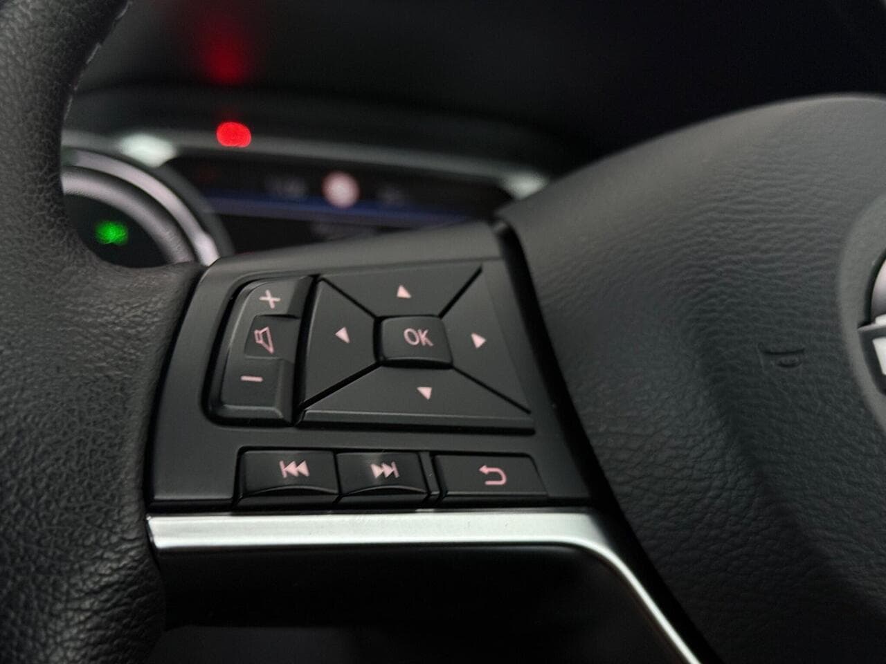 Nissan Juke thumbnail Misc Controls