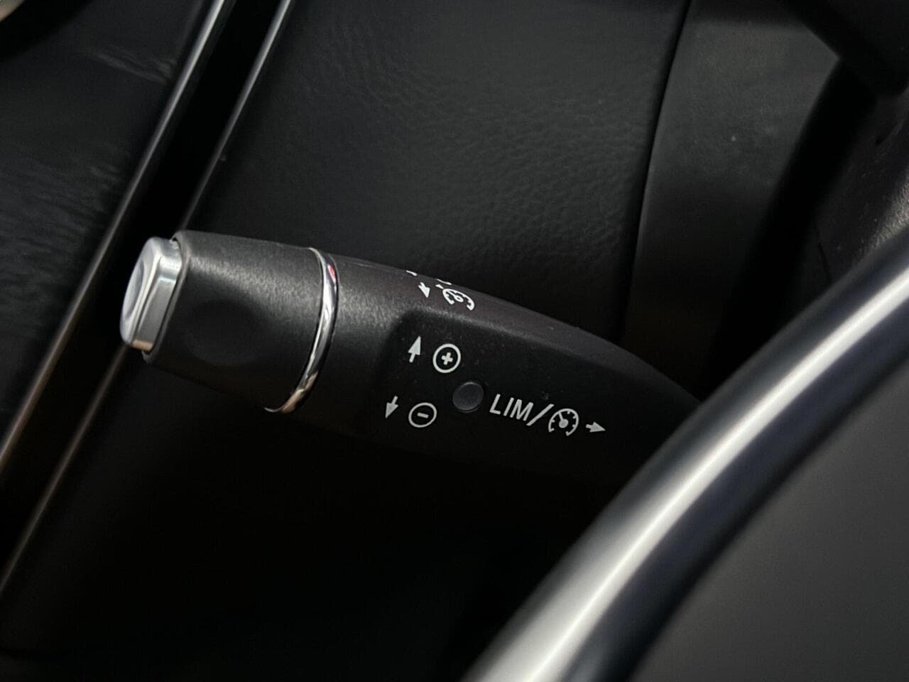 Mercedes-Benz GLC thumbnail Misc Controls