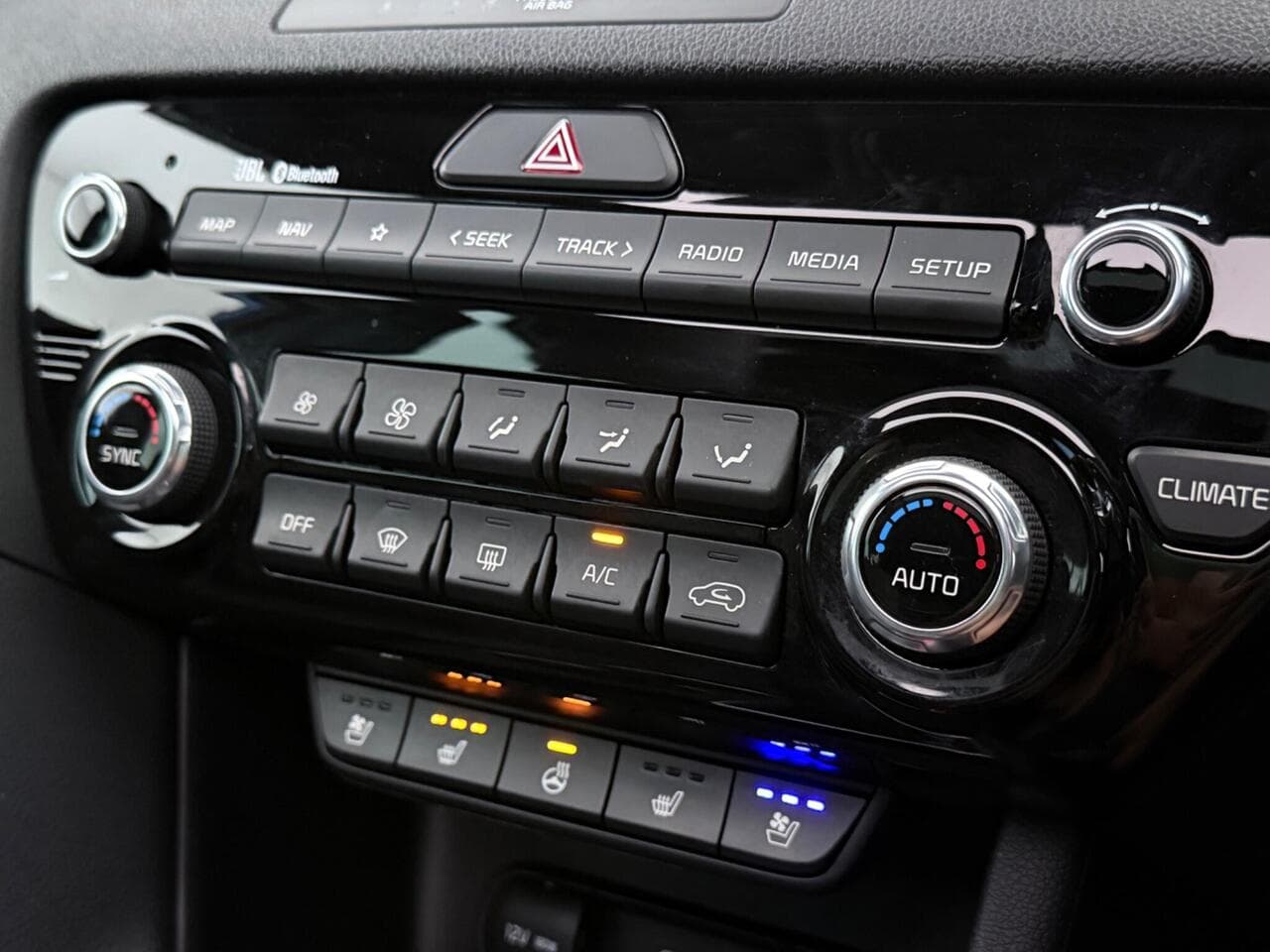 Kia Sportage thumbnail Interior Front