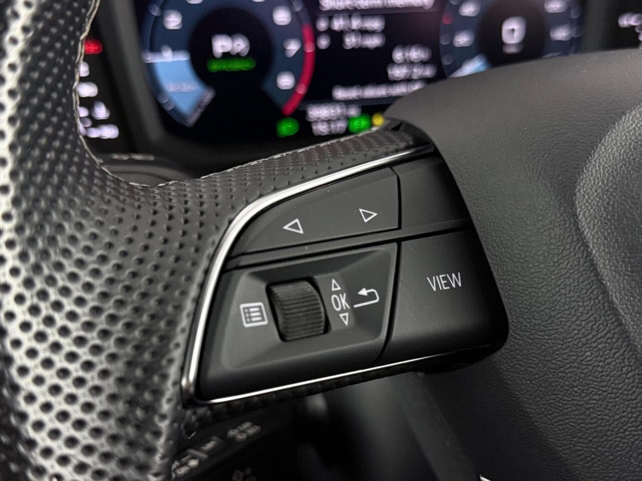 Audi Q3 thumbnail Misc Controls