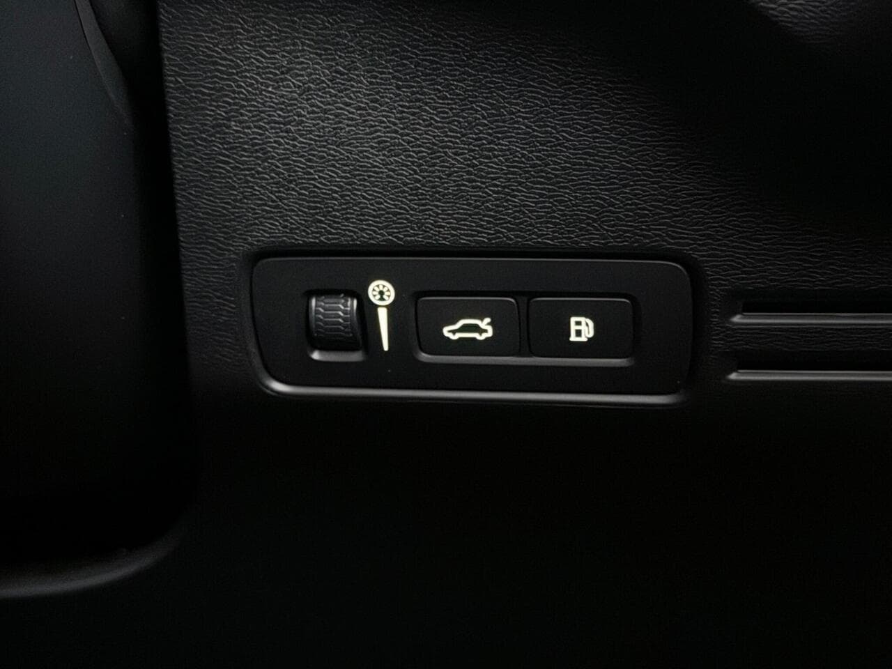 Volvo XC40 thumbnail Misc Controls
