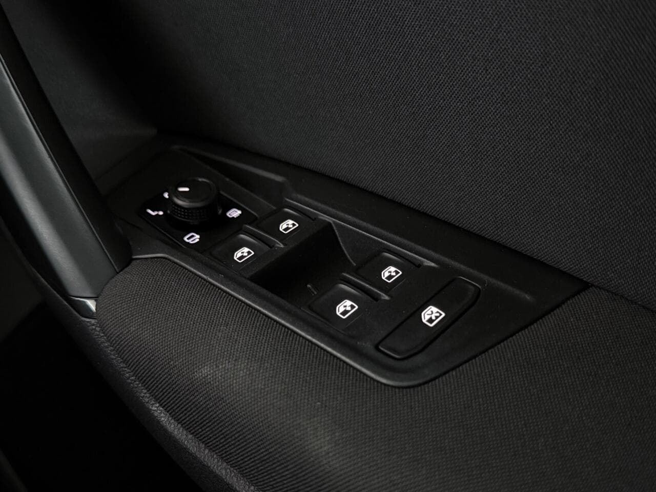 Volkswagen Tiguan thumbnail Misc Controls
